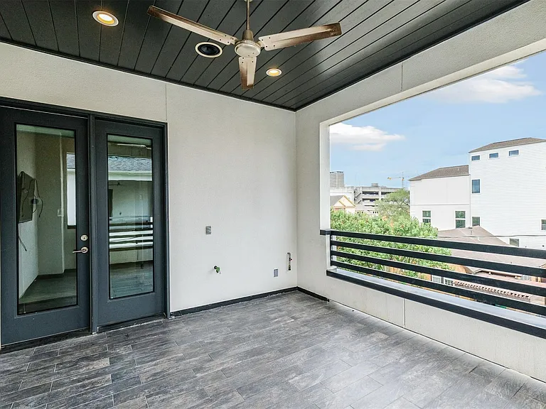 711 W Clay St — Photo 29