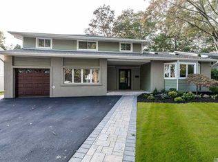 1704 Roberta Ln, Merrick, NY 11566