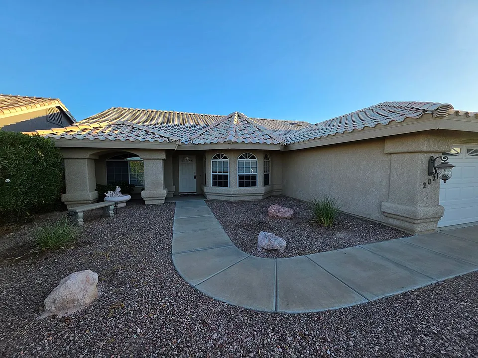 2021 E Lago Grande Cir