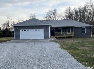 15687 E Fairfield Rd, Mount Vernon, IL 62864