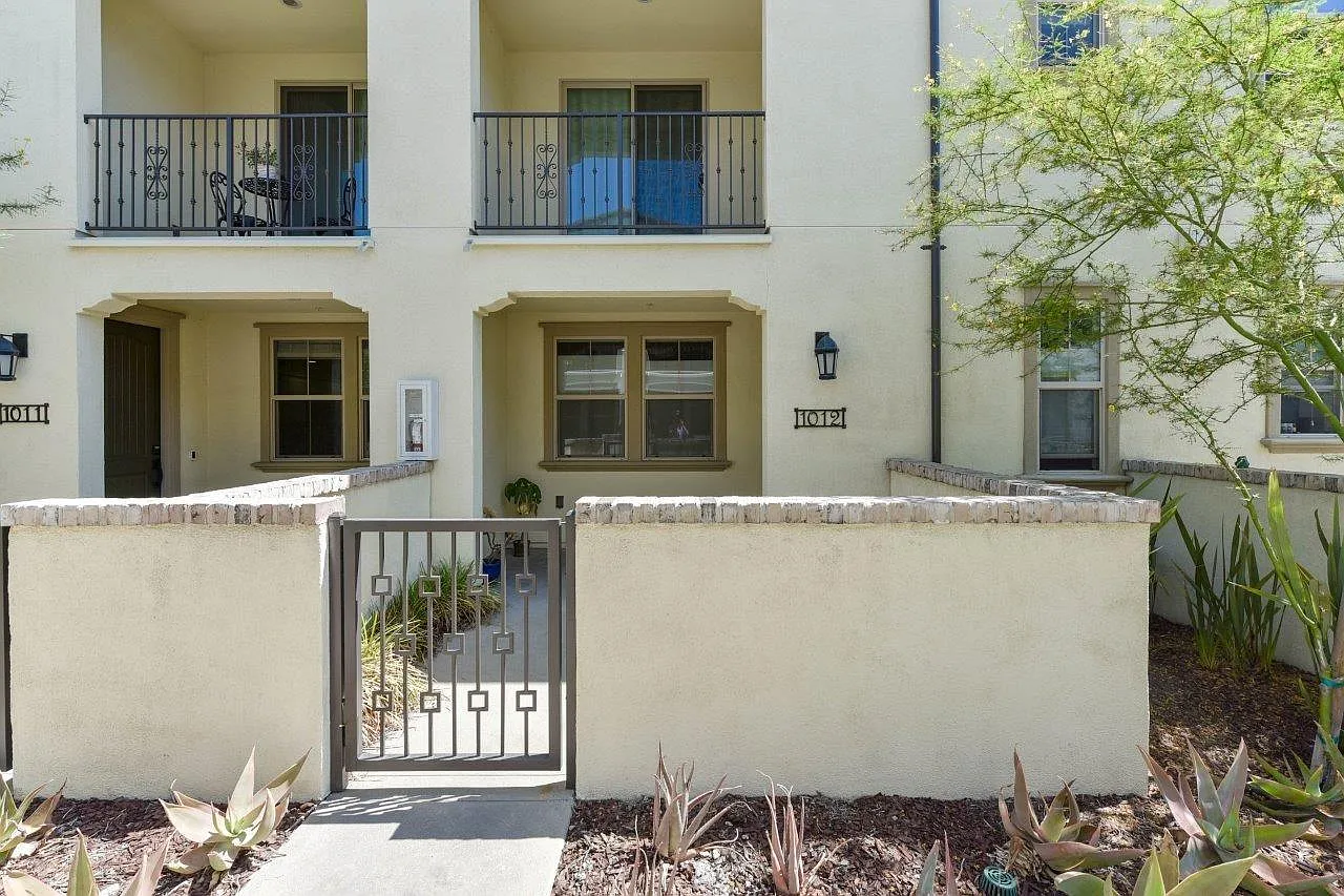 3 bed, 2.5 bath, 1662 sqft, $4,150 — Photo 2