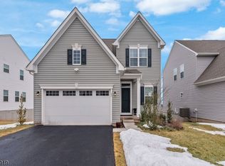 22 Oakwood Blvd, Union Twp., NJ 08827