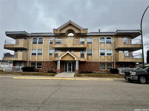 UNIT 102-57 Russell DRIVE, Yorkton, SK S3N 4B6
