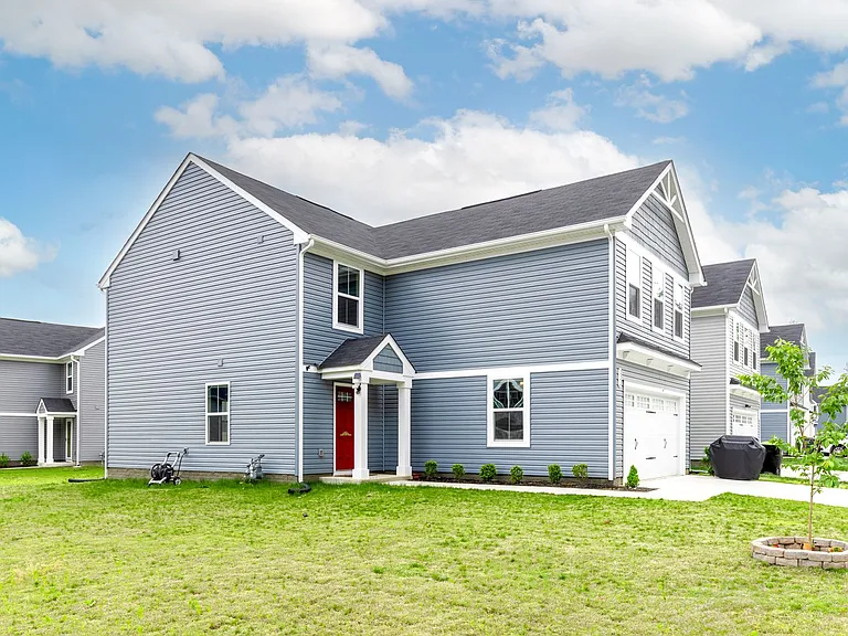 222 Lorraine Dr — Photo 3