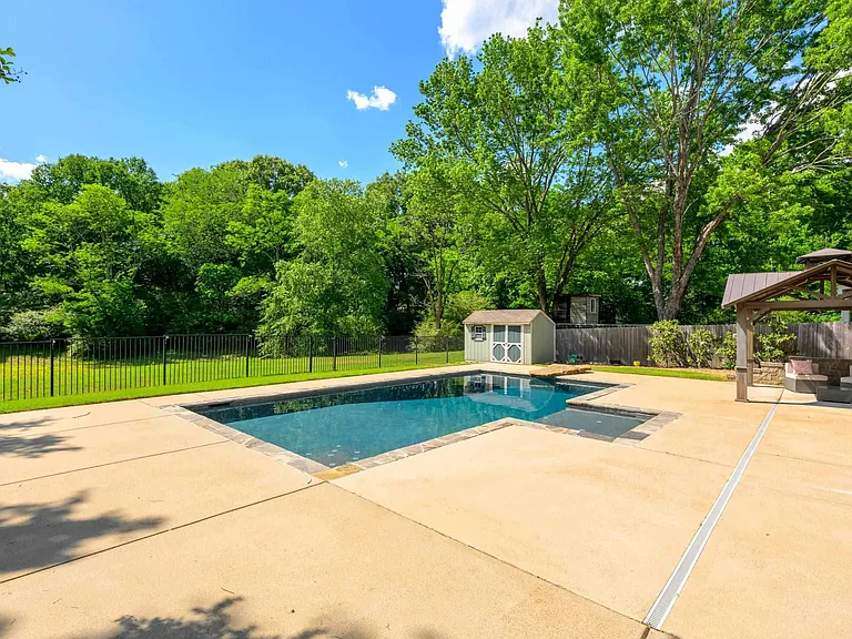 895 Joe Dr — Photo 4