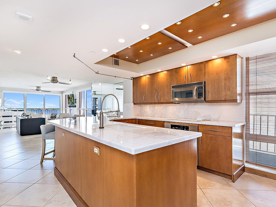 Harbor Towers & Marina Condominiums 3901 S Flagler Dr West Palm Beach