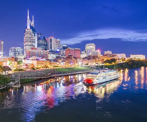 Downtown Nashville from the east bank of the Cumberland