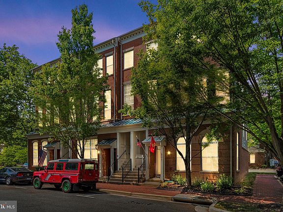 4th image of 5069 Kilburn St