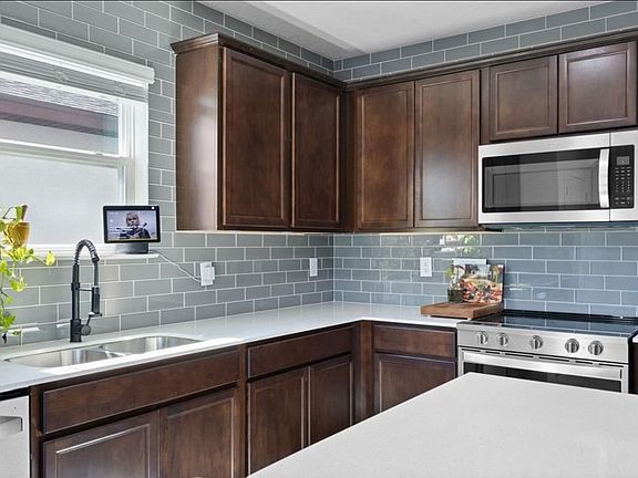 4th image of 9043 Royal River Cir