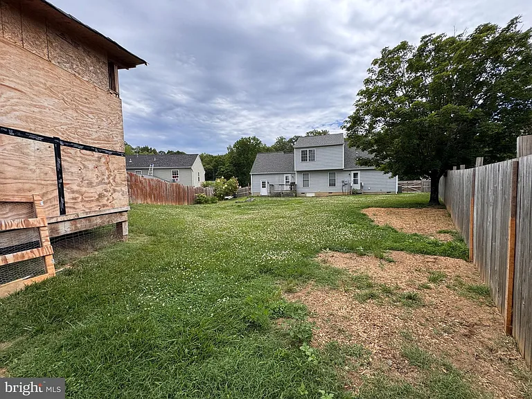 7423 Laura Ln — Photo 22