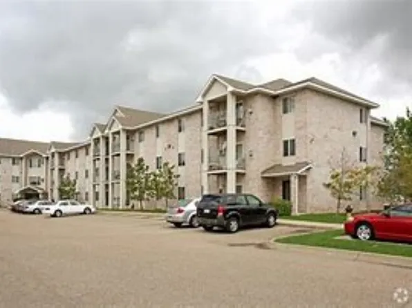 Whispering Heights Apartments, 700 Roundhouse St #2, Shakopee, MN 55379