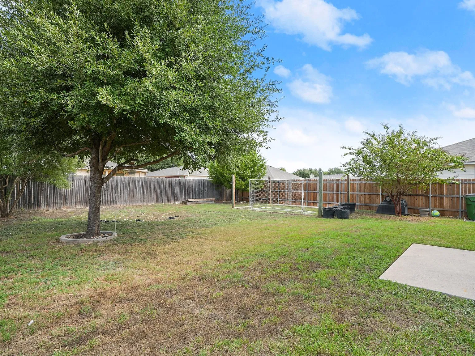 3 bed, 2.5 bath, 1564 sqft, $2,100 — Photo 3