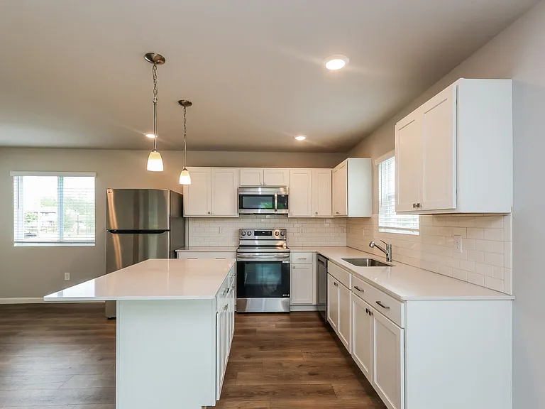 115 E Mason St — Photo 11