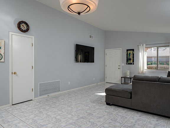 4th image of 6390 S Wheaton Dr
