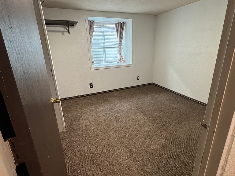 504 Woodford Ave — Photo 9