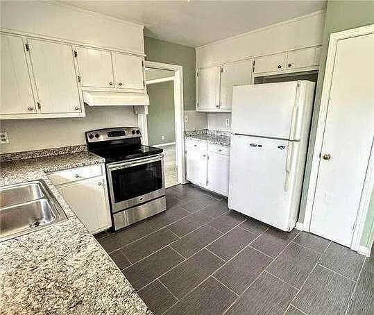 4 bed, 2.5 bath, 2269 sqft, $2,195 — Photo 2