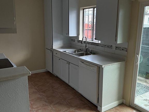 4th image of 4293 51st St