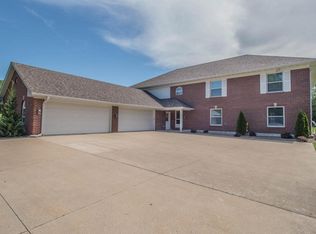 2994 S Running Deer Ct, Columbia, MO 65201