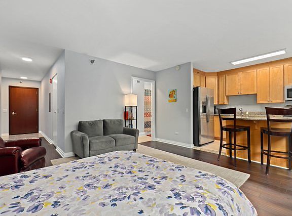 5th image of 33 W Ontario St APT 15D