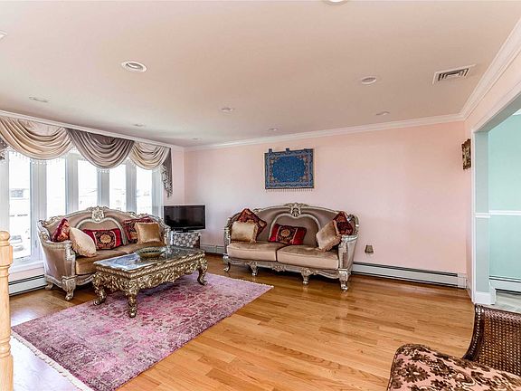 4th image of 3579 Milburn Ave
