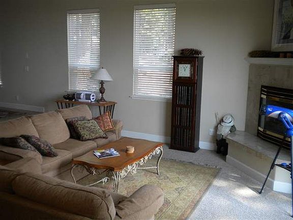 3rd image of 121 Lakeside Dr