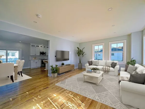 1905 River St #1905, Hyde Park, MA 02136