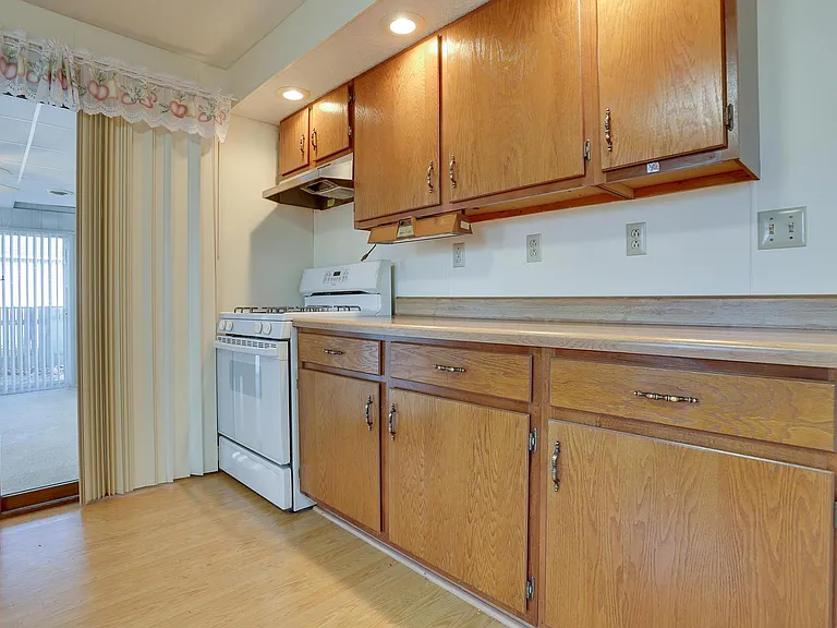 409 N Vorcey St — Photo 18