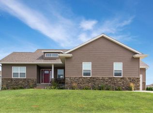 6503 Harrison Rd SW, Cedar Rapids, IA 52404