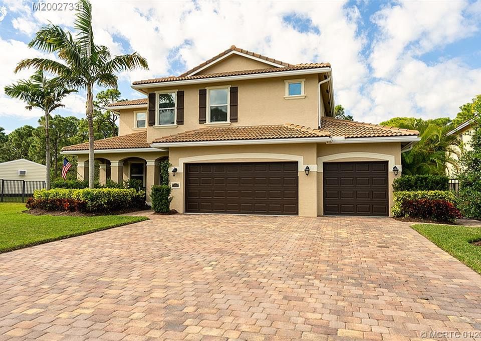 1st image of 106 NE Abaca Way