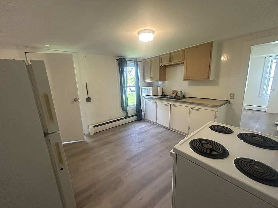 1st image of 228 High St #3