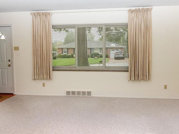Spacious and bright living room