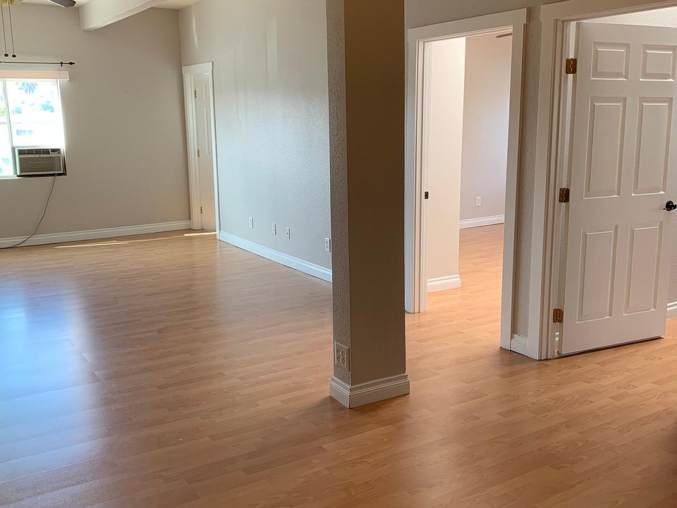 1st image of 939 University Ave APT 205