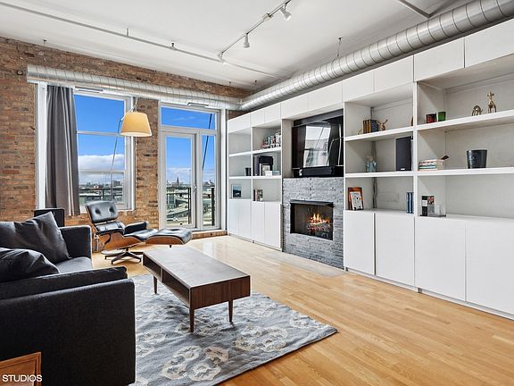 3rd image of 333 S Desplaines St APT 713
