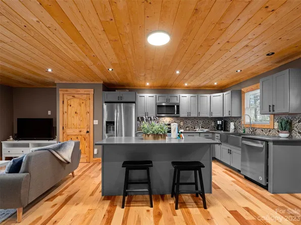 111 W Southwood Dr, Brevard, NC 28712