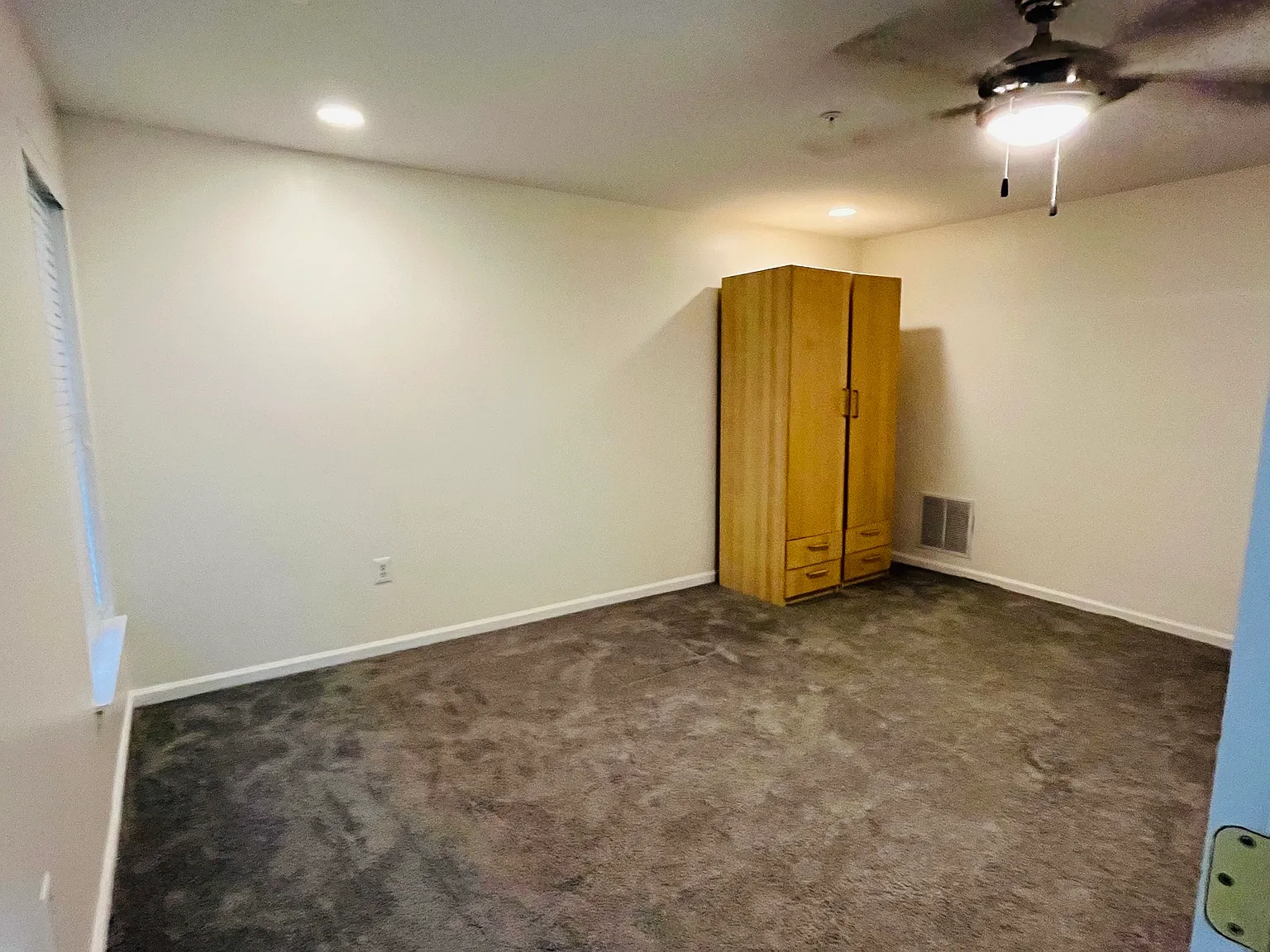 1 bed, 944 sqft, $1,500 — Photo 2