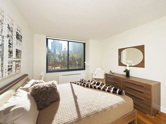 4th image of 235 W 48th St APT 23J