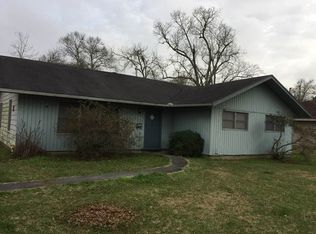 5100 34th St, Groves, TX 77619