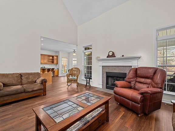 4th image of 643 Cornerstone Place