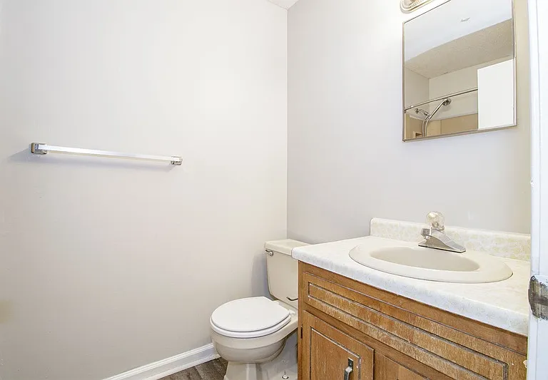 812- E Golfview Pl — Photo 8
