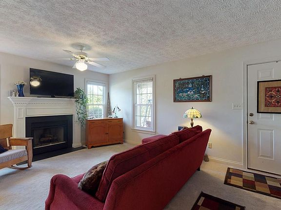 3rd image of 155 Seamands Dr