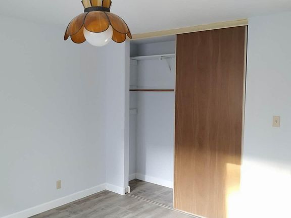 5th image of 129 Jackson Ave