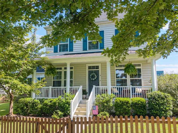 8 Wood Aster Ln, Lovettsville, VA 20180