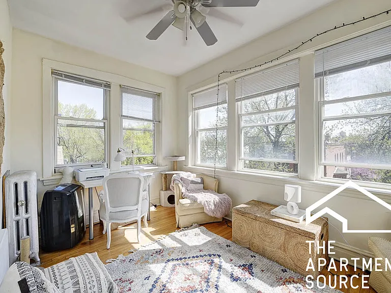 1100 N Hoyne Ave #2 — Photo 1
