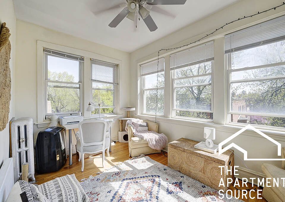 1st image of 1100 N Hoyne Ave APT 2