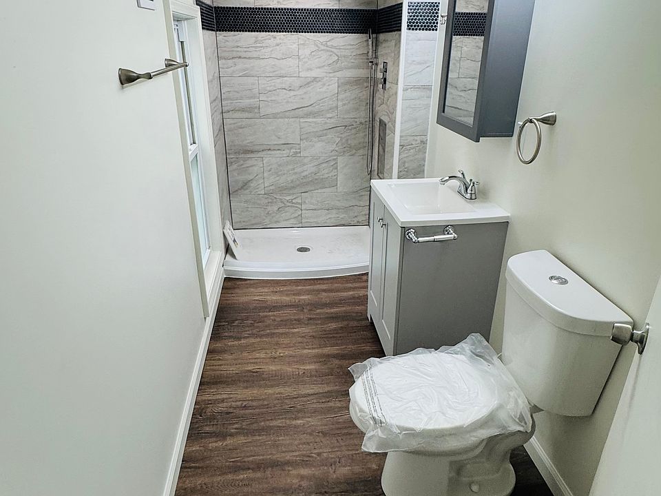 1st image of 102 E Yates St #1/2