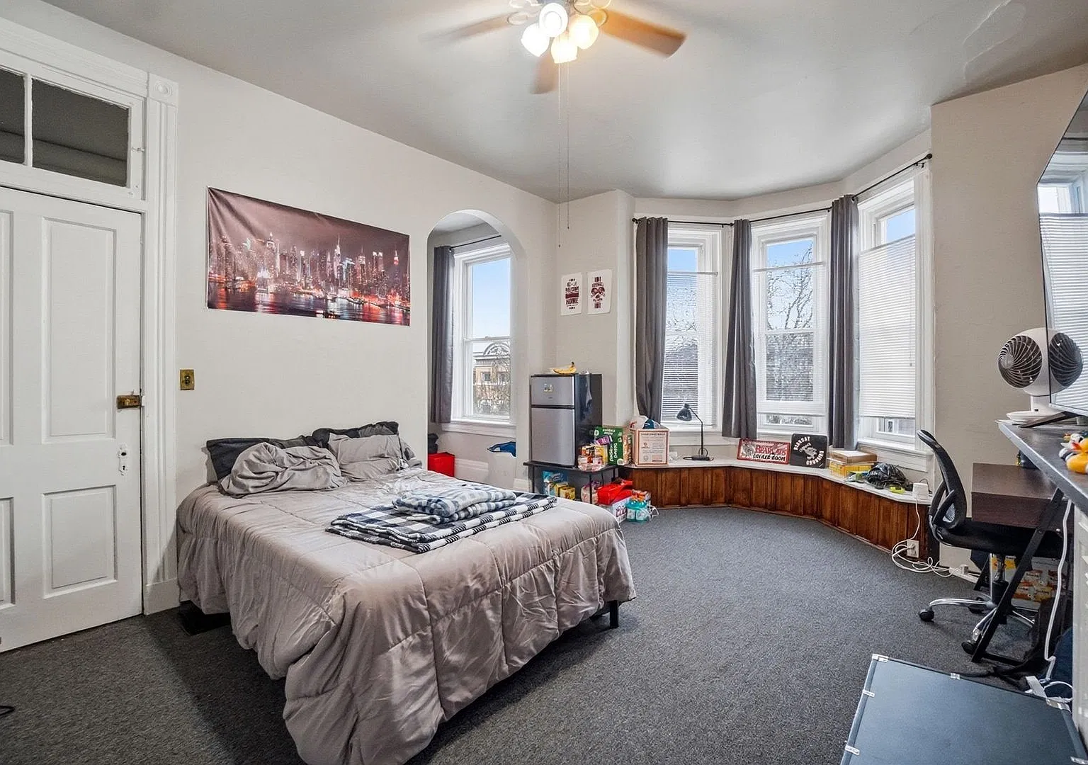 6 bed/2 bath on Wheeler Mins. from UC for Only $700/pp ($4,200/mo) — Photo 3