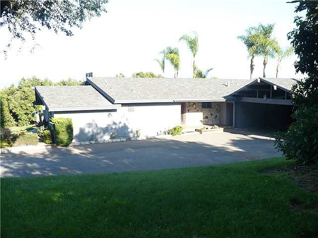 2nd image of 452 Morro Hills Rd
