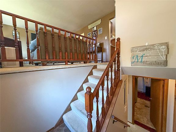 5th image of 33 Seneca Dr