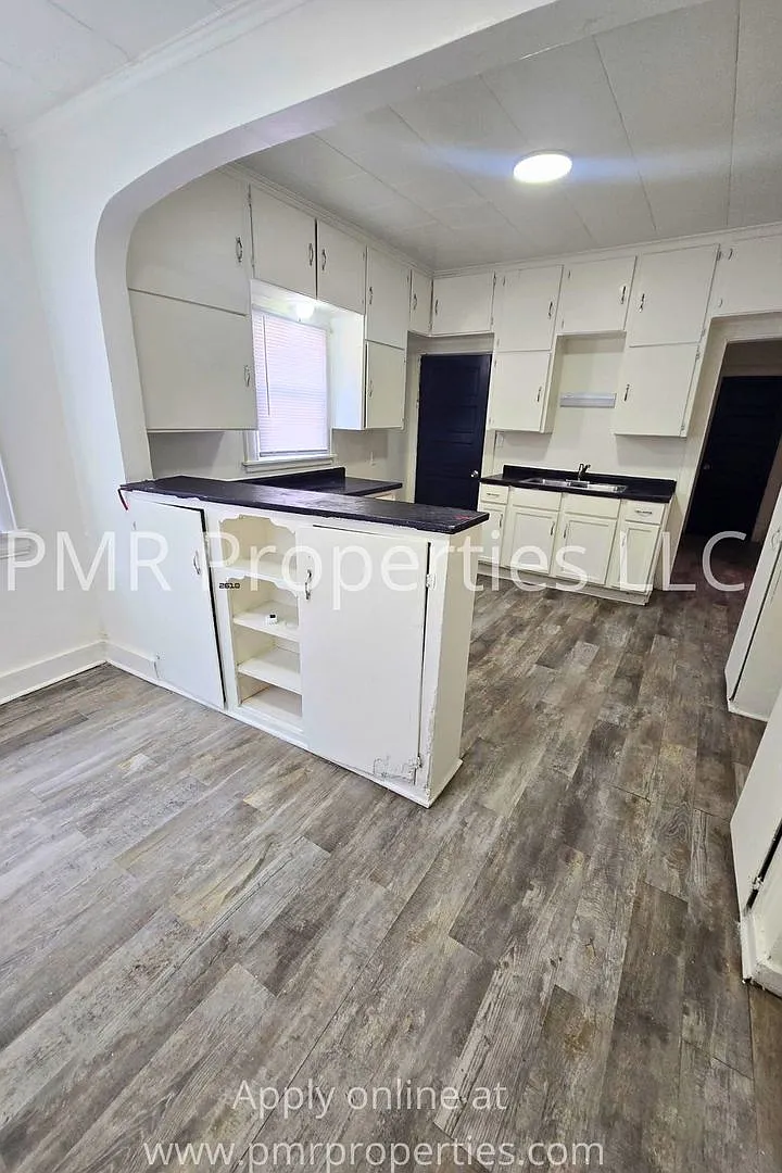 3 Bedrooms / 1 Bathroom House — Photo 2