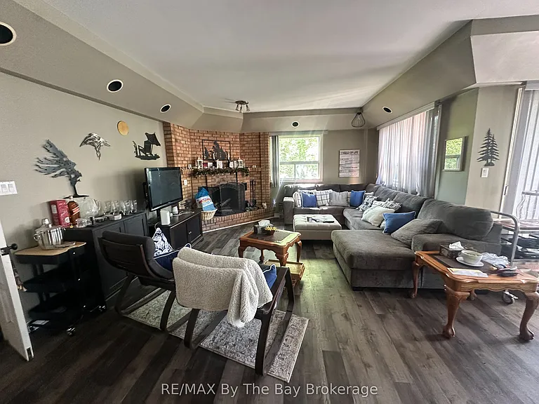 32 1st Ln — Photo 4